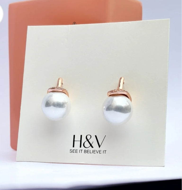 6 Pairs of Earrings & 1 Free pendant by hvjewellery.in