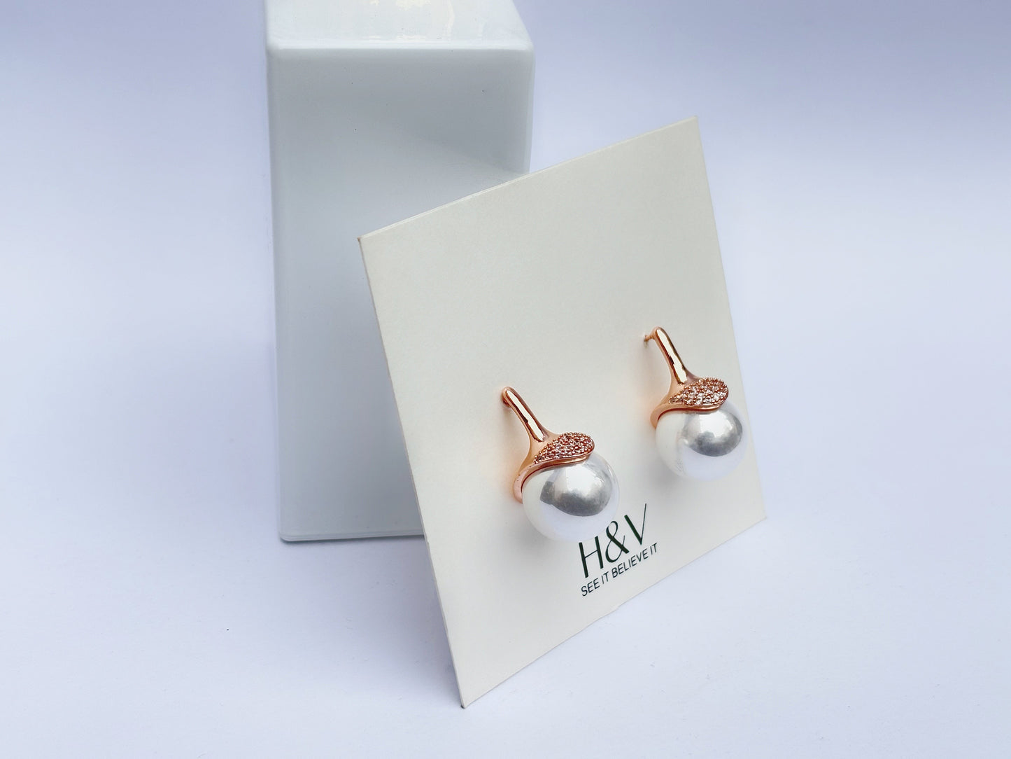 A beautiful pearl earring by hvjewellery.in