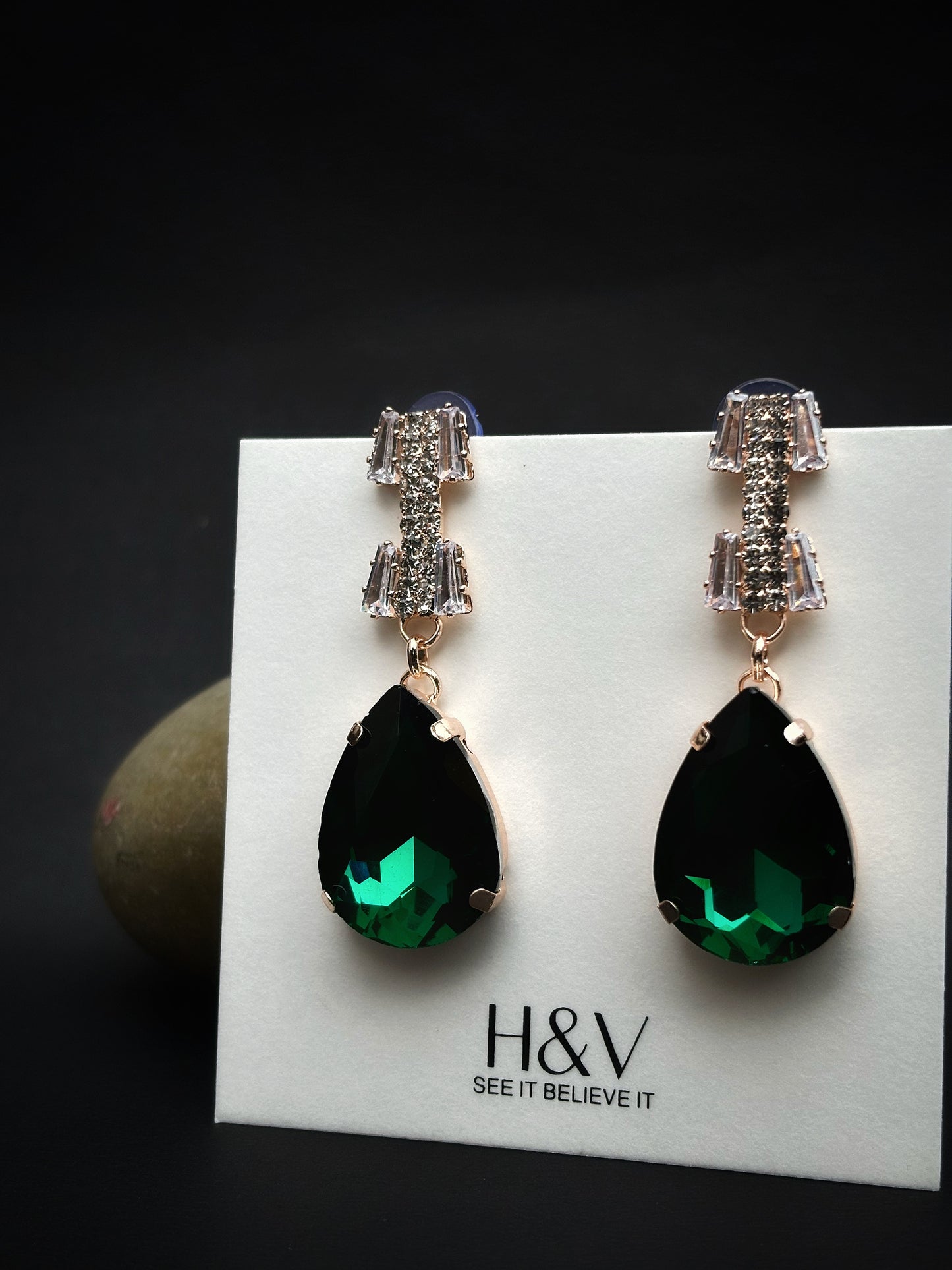 A Beautiful Luxurious Green earrings by hvjewellery.in