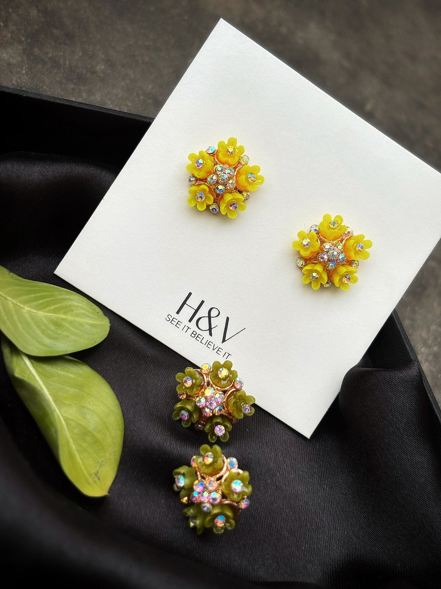 Beautifull 2 set Studs by hvjewellery.in