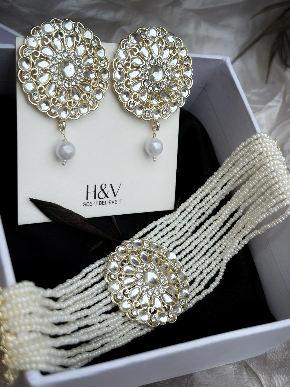 Pearl bandhai kundan choker set with white stones by hvjewellery.in