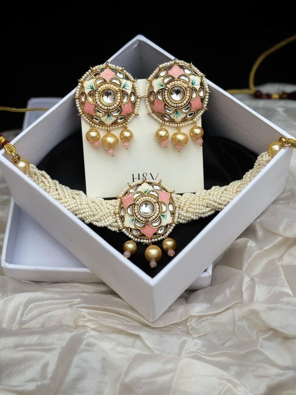 Beautiful Luxurious choker by hvjewellery.in